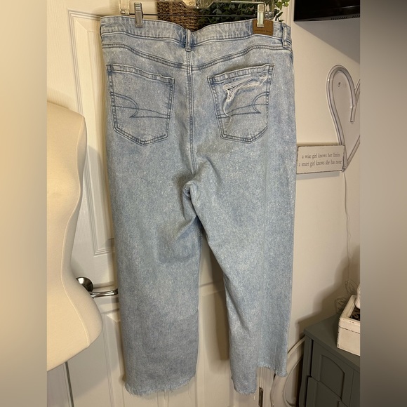 American Eagle
Super High Rise Baggy Wide Leg Jean - Picture 4 of 4